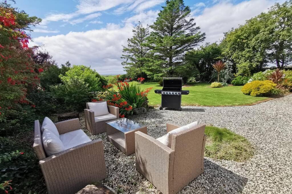 Cosy, Coastal Retreat With A Large Garden Villa Monreith Kültér fotó